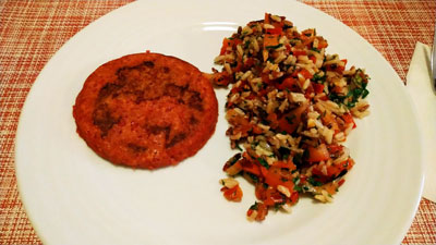 ベジタリアンハンバーグと米サラダ