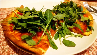 ルッコラたっぷりのピザ