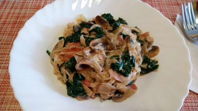 ほうれん草とマッシュルームのクリームパスタ
