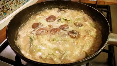 ごま味噌豆乳鍋煮込み中