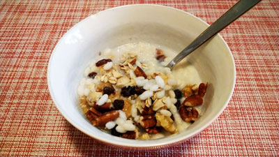 ナッツ・レーズン・米パス入りのオートミール