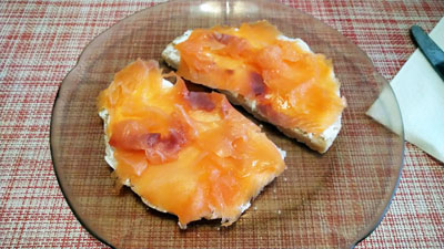 サーモンのオープンサンド