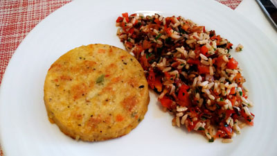 ベジバーグと米サラダ