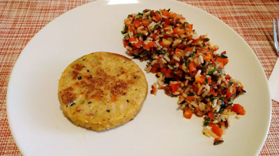 ベジバーグと米サラダ