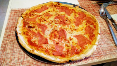 ハムのピザ
