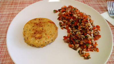 ベジバーグと米サラダ