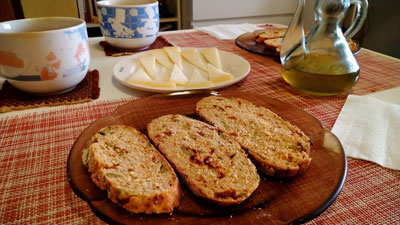 パンとチーズとオリーブオイル