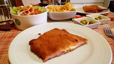 コルドンブルー、サラダ、ポテトのセット