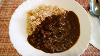MUJIのポークキーマカレーを玄米ご飯にかけて