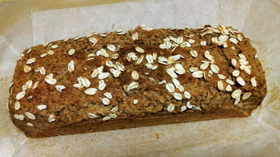 旦那さん作、オートミールパン