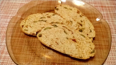 ドライトマトとオリーブのパン