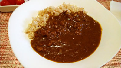 MUJIのポークキーマカレーを玄米ご飯にかけて