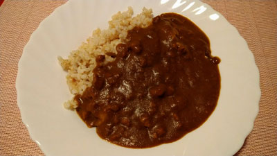 MUJIのポークキーマカレーを玄米ご飯にかけて